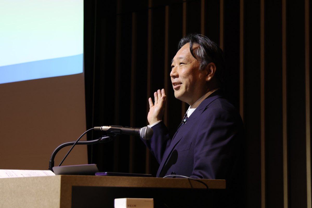 御代 知克（ディスカバリーズ株式会社 業務執行役員 プロダクト開発責任者）登壇の様子